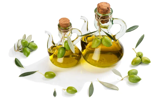 Olive verdi e olio d'oliva . — Foto Stock