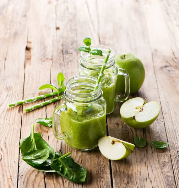 Green detox smoothie — Stock Photo, Image