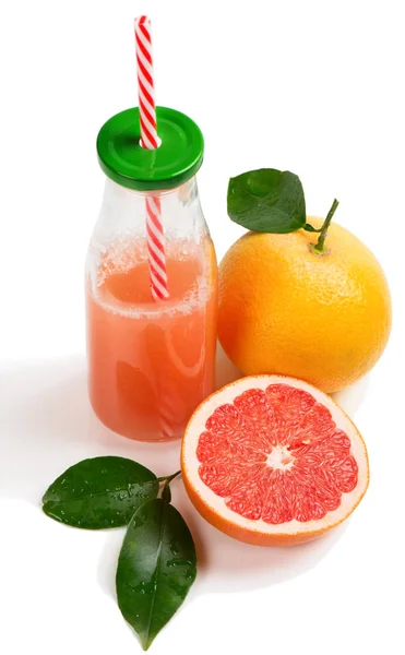 Juice and fresh grapefruit. — Stock Photo, Image