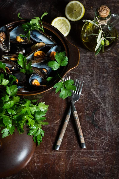 Boiled mussels, above view. — Stock Photo, Image