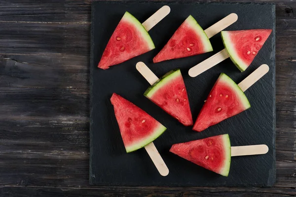 Wassermelonenscheiben flach liegend, über der Ansicht. — Stockfoto