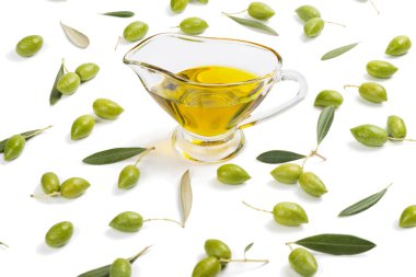 Zeytinyağı ve ham zeytin.