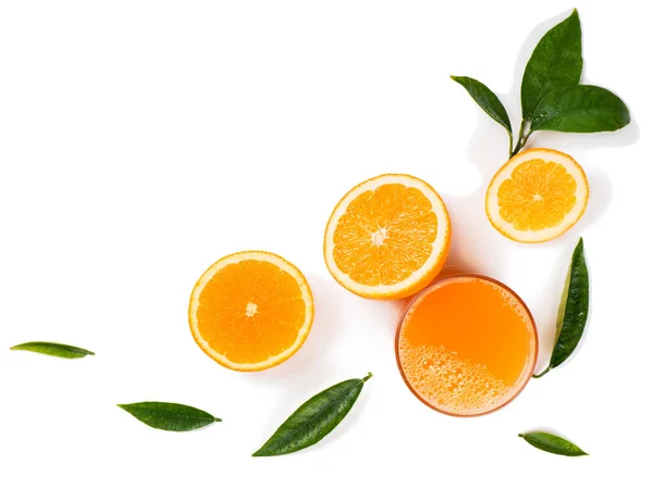 Orangenfrüchte und Saft. — Stockfoto