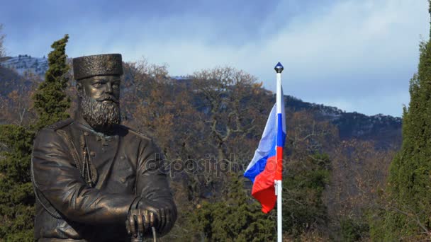 Yalta, Crimea / Rusia, 26 de diciembre de 2017: Monumento a Alejandro III — Vídeo de stock