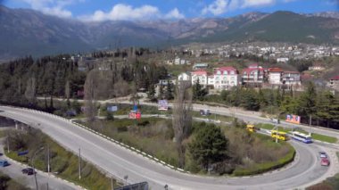 Yolda trafik vardı.