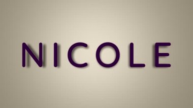 Adım Nicole. Hafif arka plandaki kadın ismi kelebeklerin içinde kayboluyor. En düşük grafikler. 4k