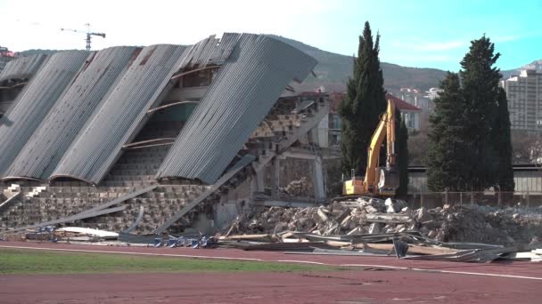 Yalta, Russie - 04 mars 2020 : Travaux de construction pour démanteler la structure — Video