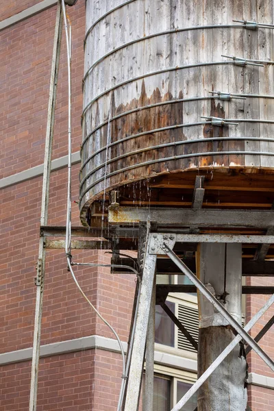 Leaking Rooftop Water Tower New York City Apartment Building — Stock Photo, Image