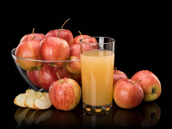 Ripe apples and juice with pulp — Stock Photo, Image