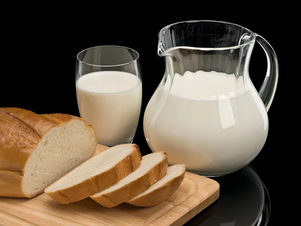 Bröd och mjölk — Stockfoto