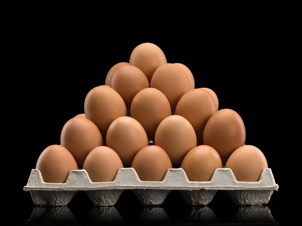 Pirámide de huevos marrones —  Fotos de Stock