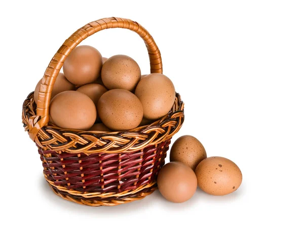 Cesta cheia de ovos castanhos — Fotografia de Stock