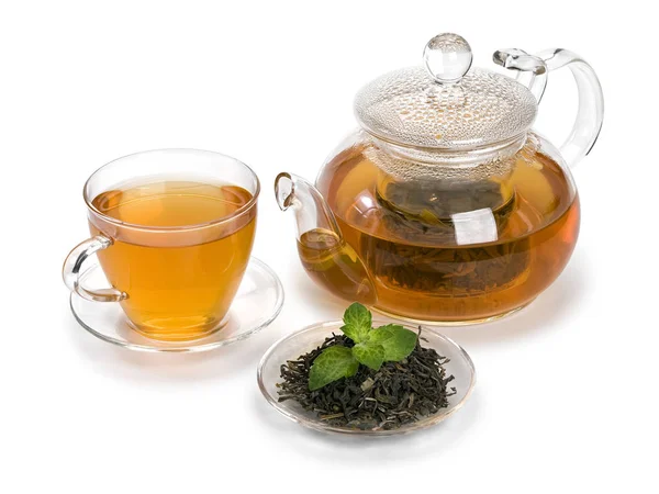 Çay yeşil çay çay drin ve taze nane yaprakları ile bırakır. Stok Fotoğraf