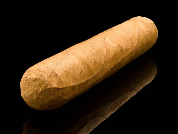 Sigaar Robusto Een Close Van Een Diagonaal Het Geïsoleerd Zwart — Stockfoto