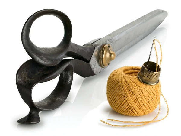 Starověké, profesionální nůžky řezačky, žlutý náklon — Stock fotografie