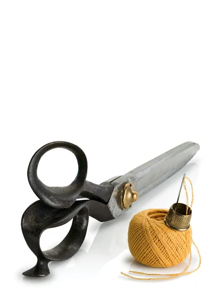 Ancient, professional scissors of the cutter, hank of yellow thr — Stock Photo, Image
