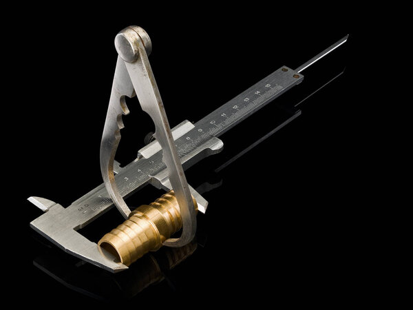 Measurement of the sizes of the brass plug by two calipers