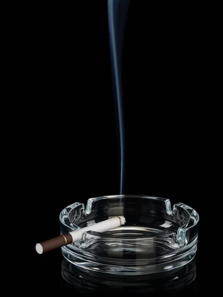 Füst Cigaretta Sötét Szűrő Üveg Hamutartó Van Elszigetelve Fekete — Stock Fotó