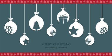 Kar taneleri, yıldızlar ve hediyelerle süslü Noel süslemeleri.