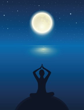 Yoga yapan insan silueti okyanusun kenarında dolunay ve yıldızlı gökyüzü