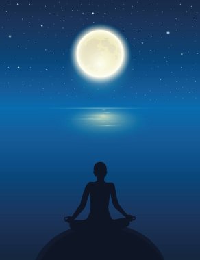 Yoga yapan insan silueti okyanusun kenarında dolunay ve yıldızlı gökyüzü
