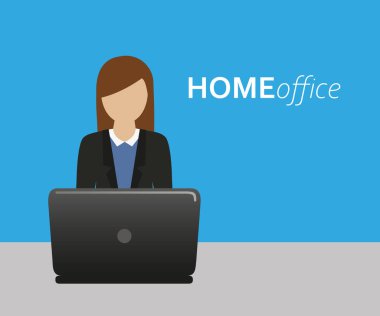 İş kadını ev ofisteki laptopta.