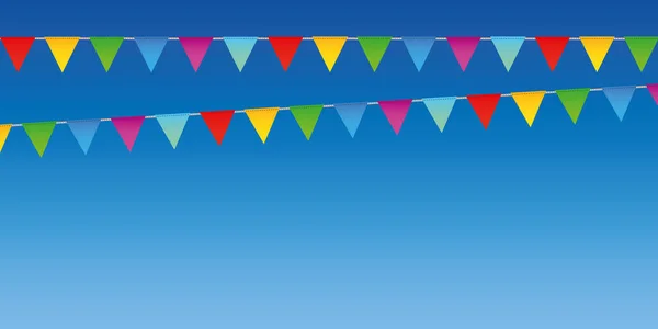 Verão tempo azul céu fundo com colorido festa bandeira — Vetor de Stock