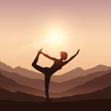 Kız dağ manzarasında yoga yapıyor.