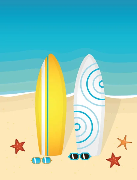 Два доски для серфинга и солнечные очки на пляже — стоковый вектор