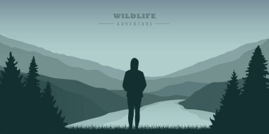 Yalnız kız silueti doğada nehir kenarında