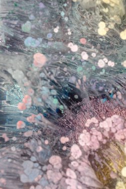 Petri - resimde modern bir teknik, epoksiye alkollü mürekkep ekleyerek yaratılır. Sertleştikten sonra mürekkep damlaları sertleşir ve alg, karamel resifleri ve deniz yatağı gibi görünür..