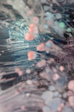 Petri - resimde modern bir teknik, epoksiye alkollü mürekkep ekleyerek yaratılır. Sertleştikten sonra mürekkep damlaları sertleşir ve alg, karamel resifleri ve deniz yatağı gibi görünür..