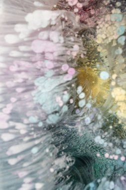 Petri - resimde modern bir teknik, epoksiye alkollü mürekkep ekleyerek yaratılır. Sertleştikten sonra mürekkep damlaları sertleşir ve alg, karamel resifleri ve deniz yatağı gibi görünür..