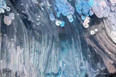 Petri - resimde modern bir teknik, epoksiye alkollü mürekkep ekleyerek yaratılır. Sertleştikten sonra mürekkep damlaları sertleşir ve alg, karamel resifleri ve deniz yatağı gibi görünür..