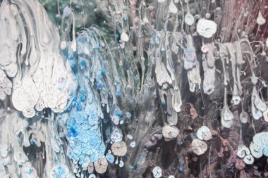 Petri - resimde modern bir teknik, epoksiye alkollü mürekkep ekleyerek yaratılır. Sertleştikten sonra mürekkep damlaları sertleşir ve alg, karamel resifleri ve deniz yatağı gibi görünür..