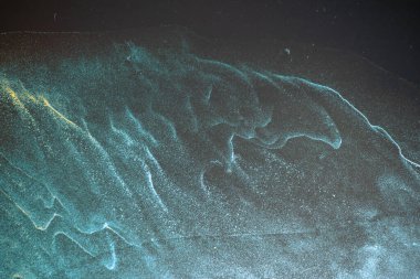 Mavi, pembe, yeşil, mor, kırmızı, kırmızı, sarı, siyah bir arka plan. Orijinal alkol mürekkebi resminin bir parçası. Modern sanat. Soyut renkli arka plan, duvar kağıdı. Mermer dokusu. Modern afişler için Sıvı Sanat, ruhani grafik tasarımı.