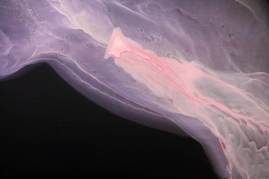 Mavi, pembe, yeşil, mor, kırmızı, kırmızı, sarı, siyah bir arka plan. Orijinal alkol mürekkebi resminin bir parçası. Modern sanat. Soyut renkli arka plan, duvar kağıdı. Mermer dokusu. Modern afişler için Sıvı Sanat, ruhani grafik tasarımı.