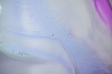 Renkli soyut epoksi reçine resminin makro fotoğrafı. Tasarım kapağı, yıllık rapor, davetiye, el ilanı, sunum, ambalaj, poster, kartvizit, düğün davetiyesi için başvurulabilir. Modern sancak için modern sıvı sanat, ruhani grafik tasarım.