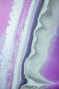 Renkli soyut epoksi reçine resminin makro fotoğrafı. Tasarım kapağı, yıllık rapor, davetiye, el ilanı, sunum, ambalaj, poster, kartvizit, düğün davetiyesi için başvurulabilir. Modern sancak için modern sıvı sanat, ruhani grafik tasarım.