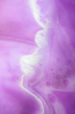 Renkli soyut epoksi reçine resminin makro fotoğrafı. Tasarım kapağı, yıllık rapor, davetiye, el ilanı, sunum, ambalaj, poster, kartvizit, düğün davetiyesi için başvurulabilir. Modern sancak için modern sıvı sanat, ruhani grafik tasarım.