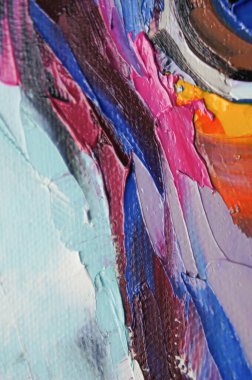 Parça. Çok renkli desenli boya. Soyut sanat geçmişi. Tuval üzerine yağ. Sert fırça darbeleri. Yağlı boya ve palet bıçağıyla yapılmış bir resmin yakın çekimi. Yüksek desenli, yüksek kaliteli detaylar.