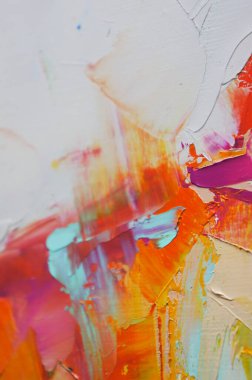 Parça. Çok renkli desenli boya. Soyut sanat geçmişi. Tuval üzerine yağ. Sert fırça darbeleri. Yağlı boya ve palet bıçağıyla yapılmış bir resmin yakın çekimi. Yüksek desenli, yüksek kaliteli detaylar.