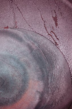 Dramatik siyah, tek renkli soyutlama, ejderha pullarını anımsatma ya da kekli lav, parıltı. Modern bir sanat eserinin parçası. Nefes nefese kalmanın en küçük detayının makro fotoğrafçılığı. Çağdaş sanat. Sanatsal arkaplan resmi.