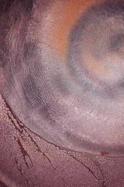 Dramatik siyah, tek renkli soyutlama, ejderha pullarını anımsatma ya da kekli lav, parıltı. Modern bir sanat eserinin parçası. Nefes nefese kalmanın en küçük detayının makro fotoğrafçılığı. Çağdaş sanat. Sanatsal arkaplan resmi.