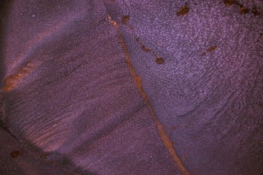 Dramatik siyah, tek renkli soyutlama, ejderha pullarını anımsatma ya da kekli lav, parıltı. Modern bir sanat eserinin parçası. Nefes nefese kalmanın en küçük detayının makro fotoğrafçılığı. Çağdaş sanat. Sanatsal arkaplan resmi.