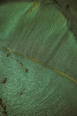 Dramatik siyah, tek renkli soyutlama, ejderha pullarını anımsatma ya da kekli lav, parıltı. Modern bir sanat eserinin parçası. Nefes nefese kalmanın en küçük detayının makro fotoğrafçılığı. Çağdaş sanat. Sanatsal arkaplan resmi.