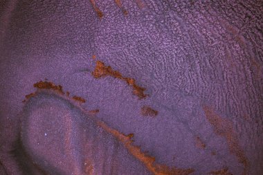 Dramatik siyah, tek renkli soyutlama, ejderha pullarını anımsatma ya da kekli lav, parıltı. Modern bir sanat eserinin parçası. Nefes nefese kalmanın en küçük detayının makro fotoğrafçılığı. Çağdaş sanat. Sanatsal arkaplan resmi.