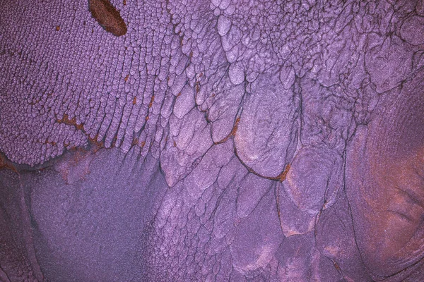 단색의 비늘을 연상시키는 용암이 흩날리는 작품의 일부이다 사항의 매크로 예술적 — 스톡 사진