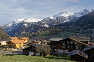 Grindelwald köyü büyük doğa ve Eiger ile çevrili, Mnch Alps dağları, İsviçre