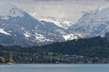 İsviçre 'de manzaralı Brienz köyü